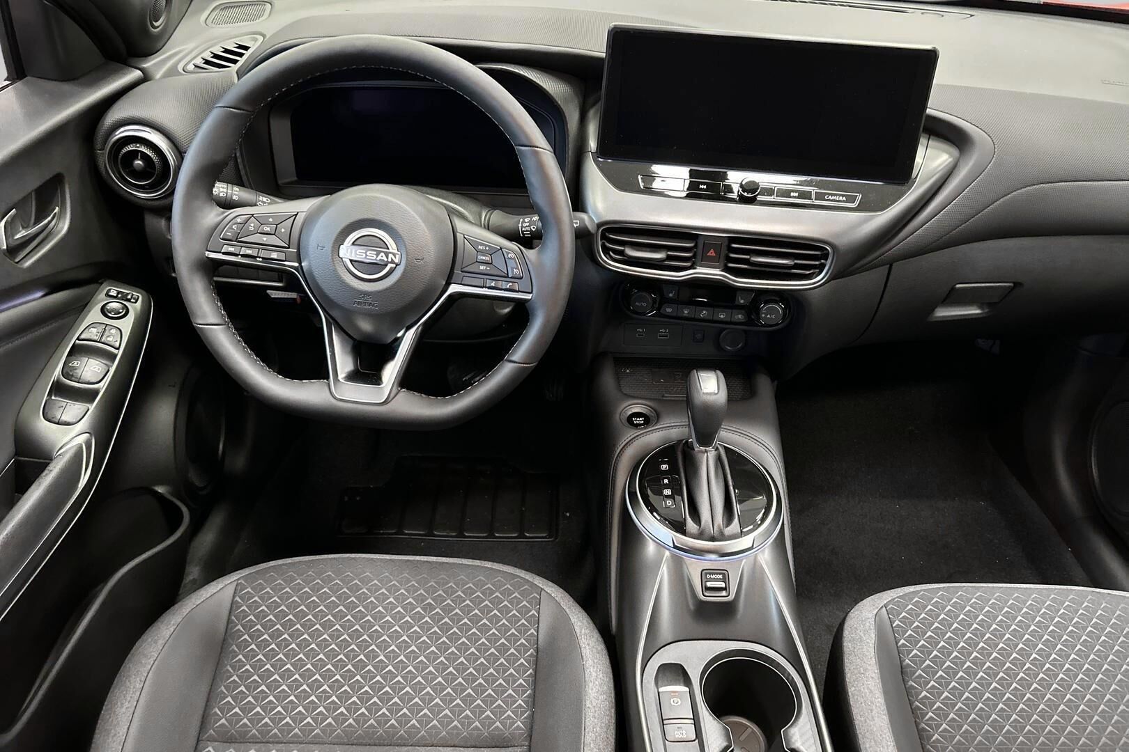 Nissan Juke iso kuva 14