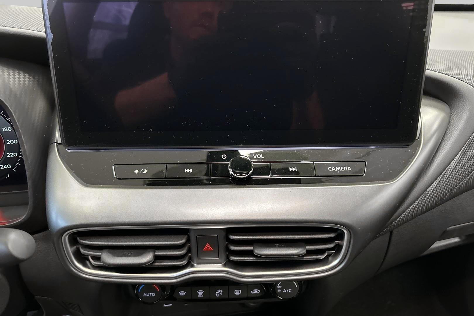 Nissan Juke iso kuva 16