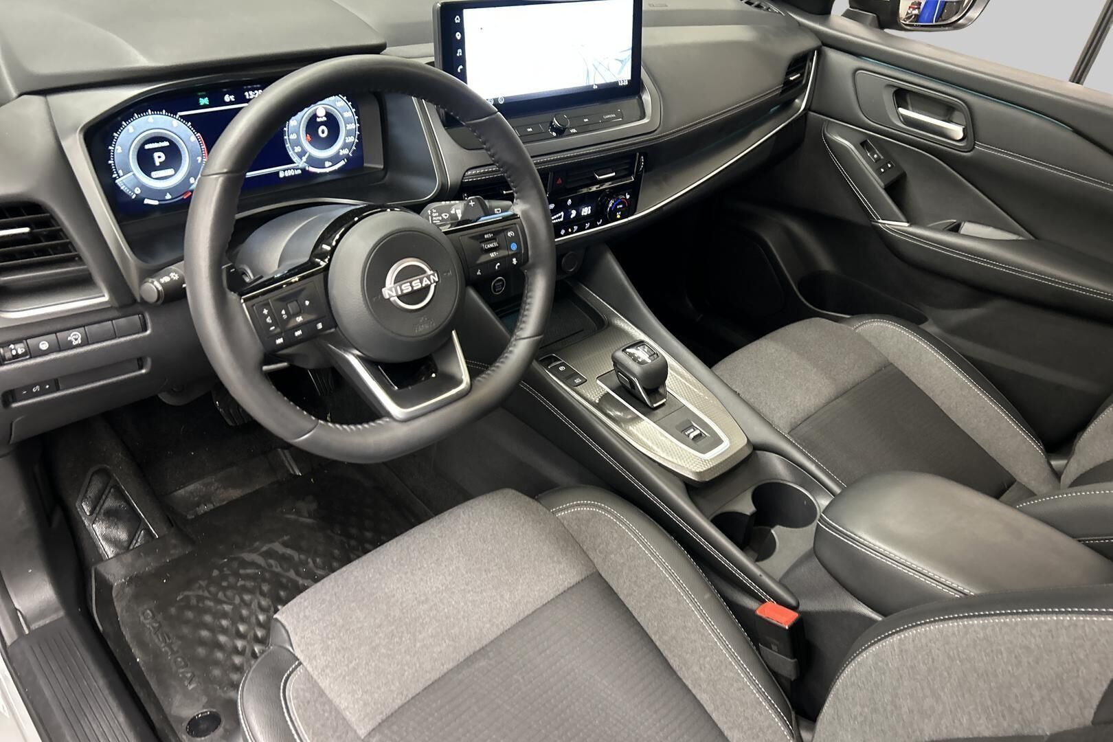 Nissan Qashqai iso kuva 8
