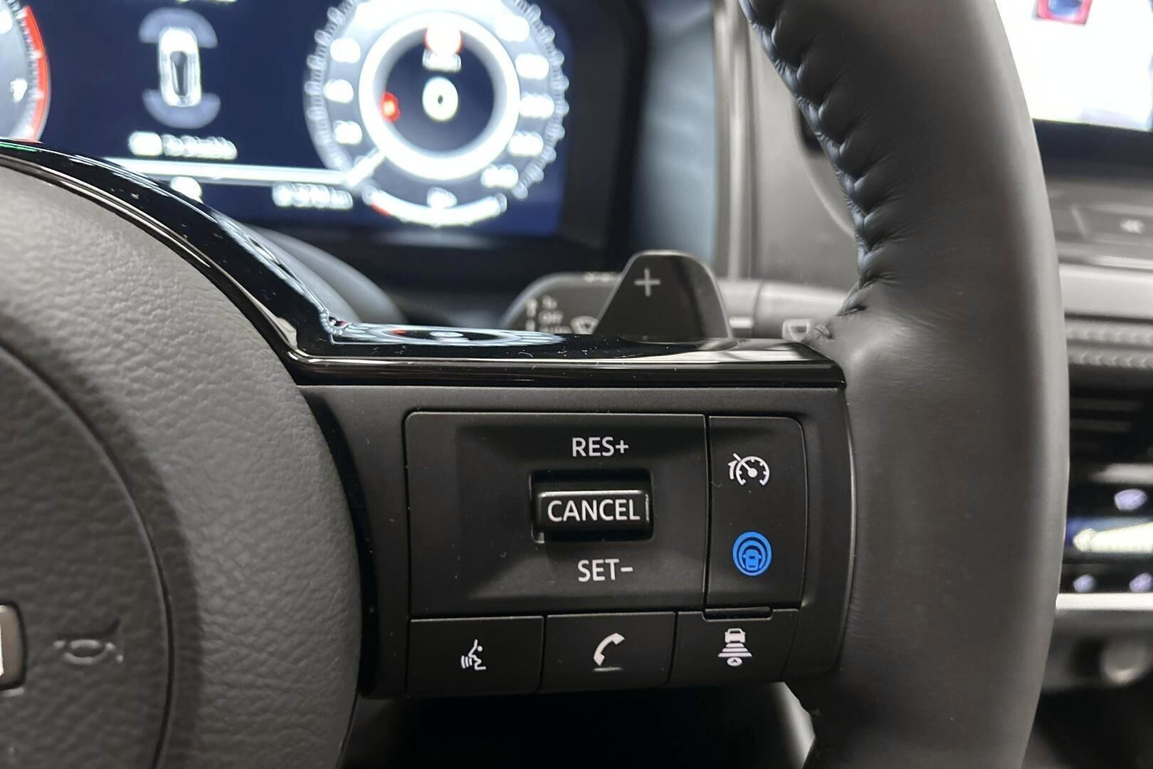 Nissan Qashqai iso kuva 16