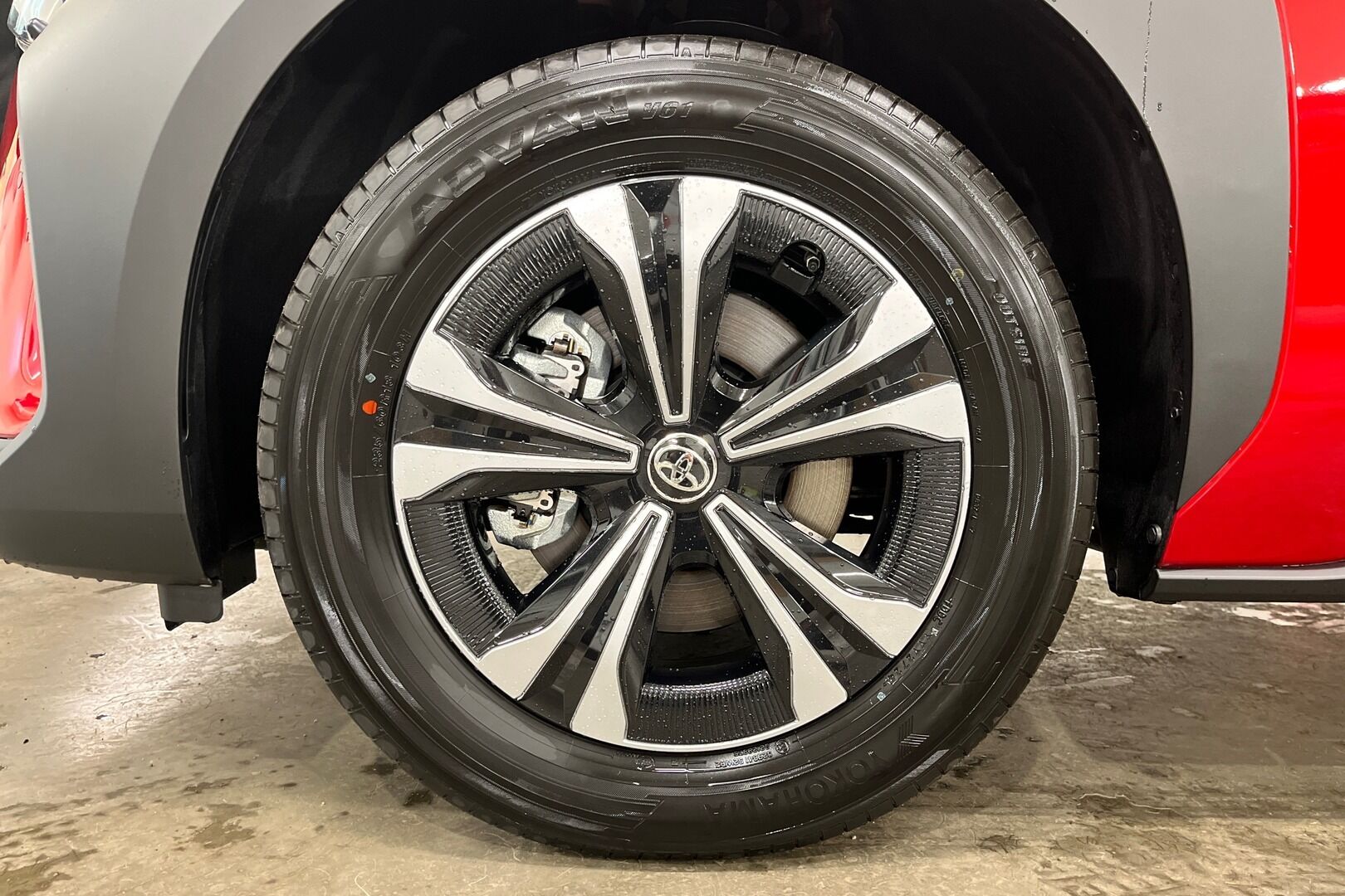 Toyota bZ4X iso kuva 11