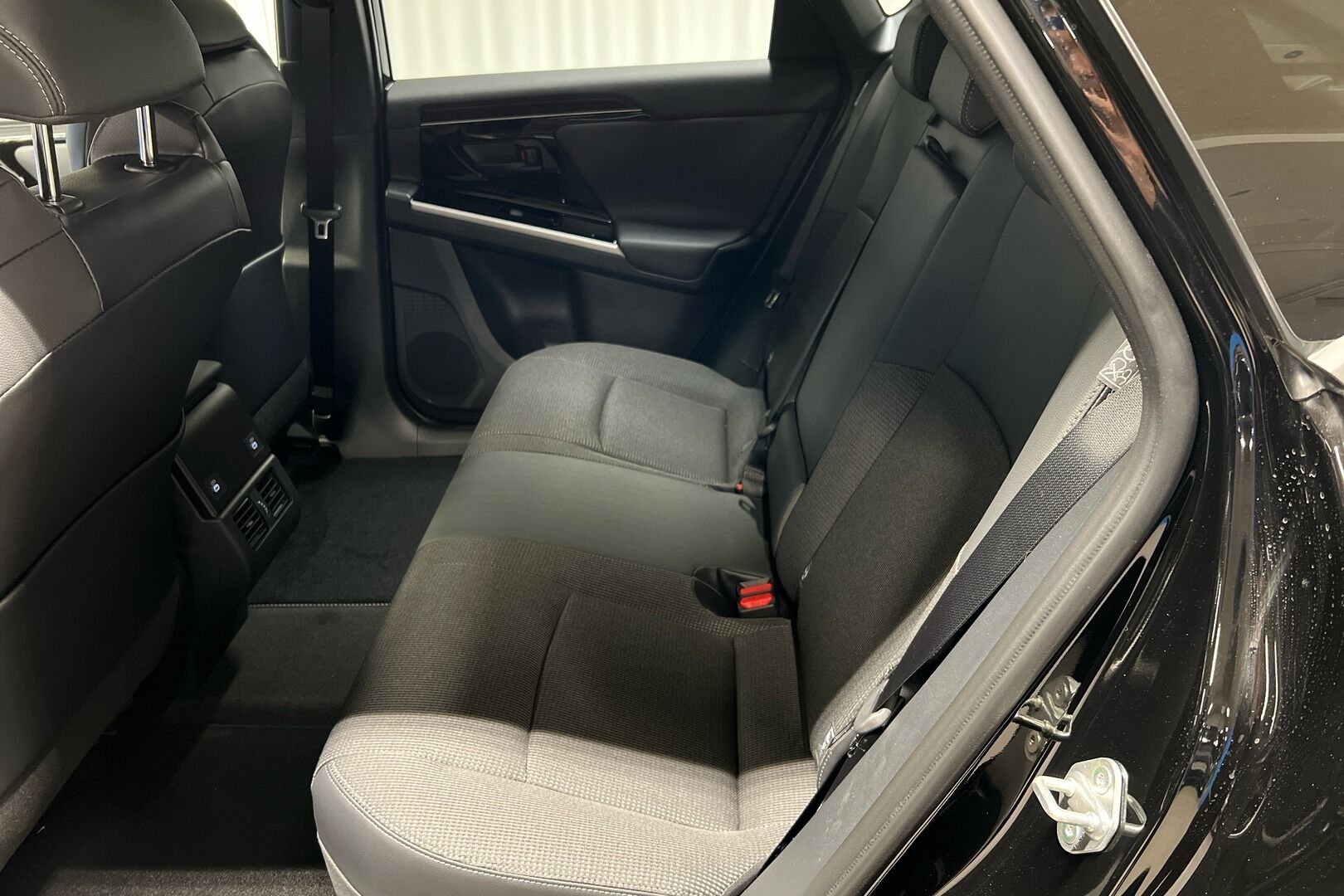 Toyota bZ4X iso kuva 8