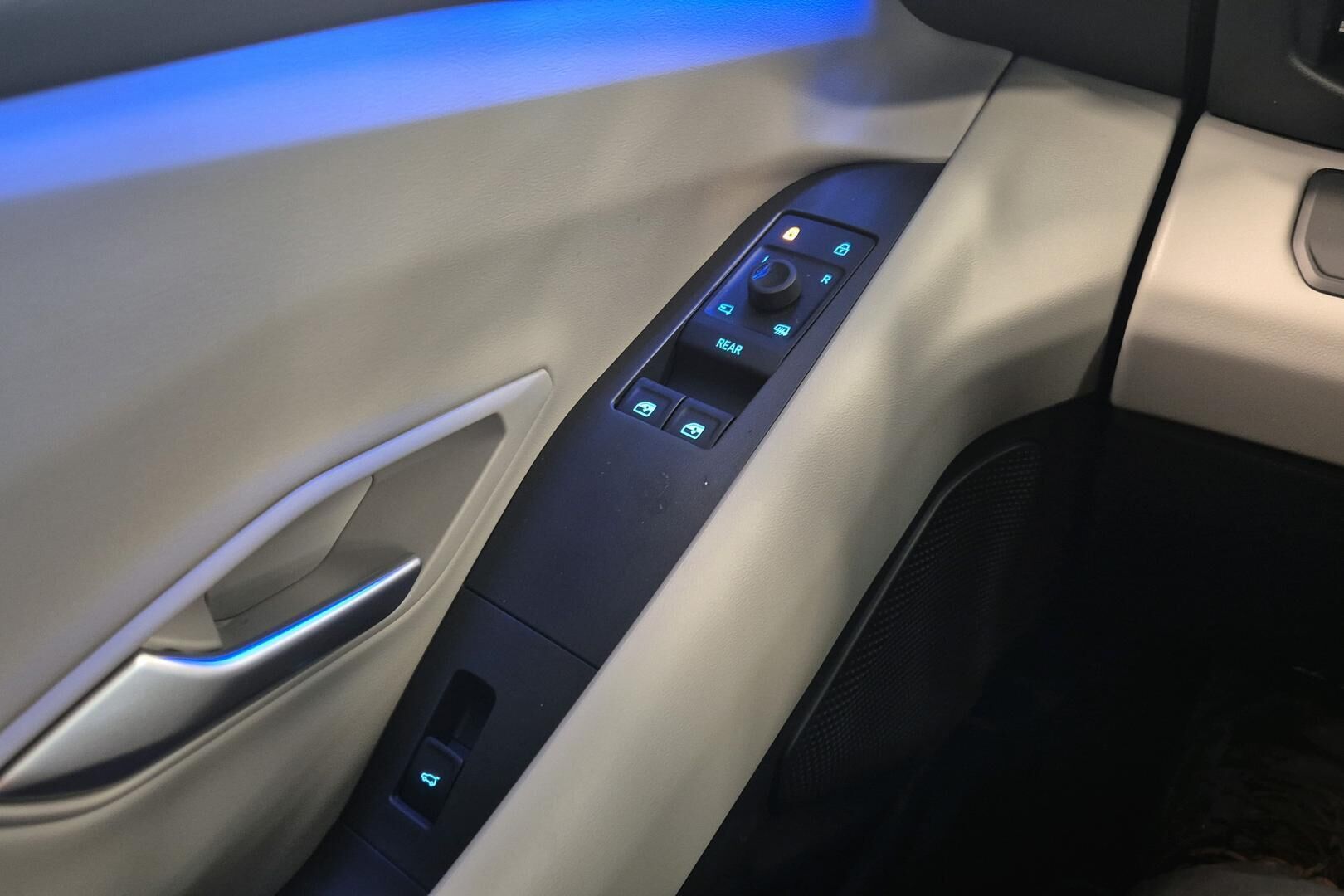 Ford Explorer iso kuva 19