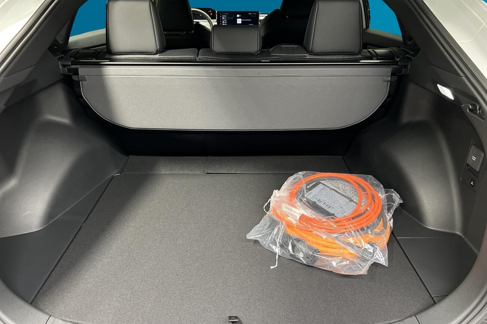 Toyota bZ4X iso kuva 15