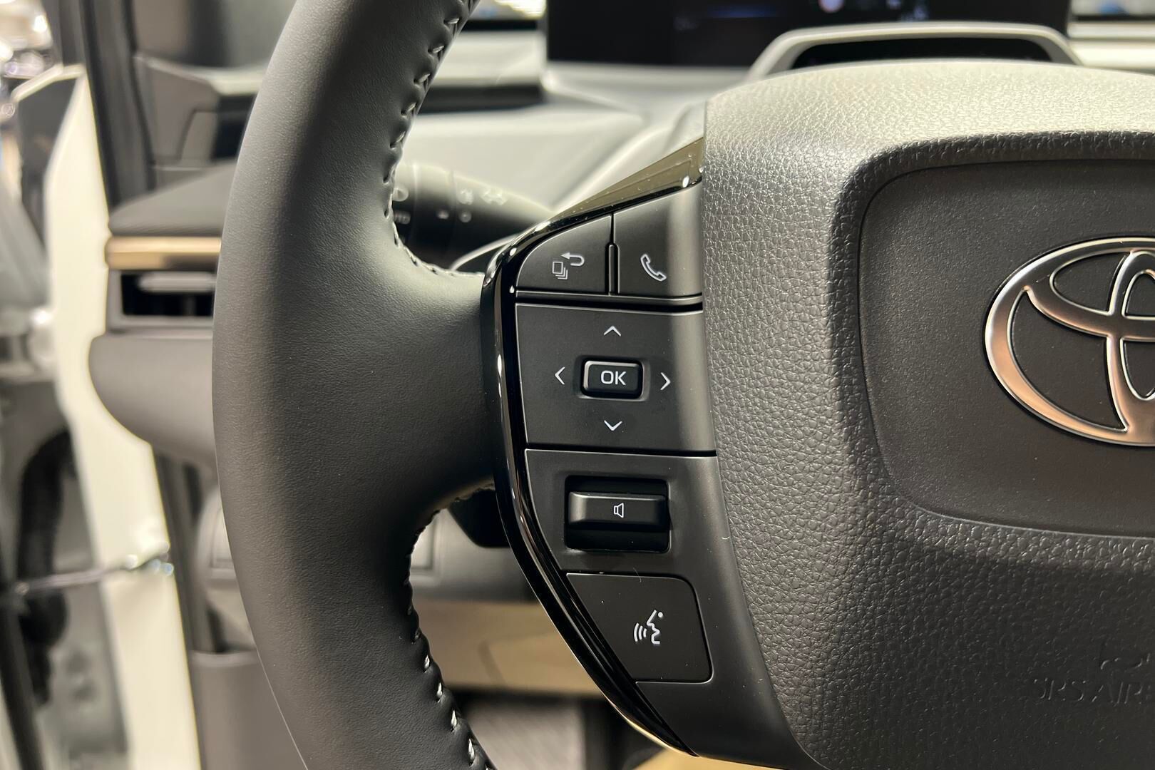 Toyota bZ4X iso kuva 17