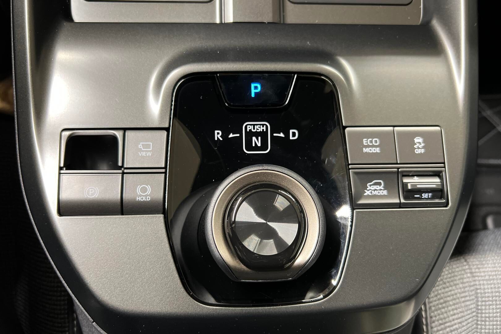 Toyota bZ4X iso kuva 18