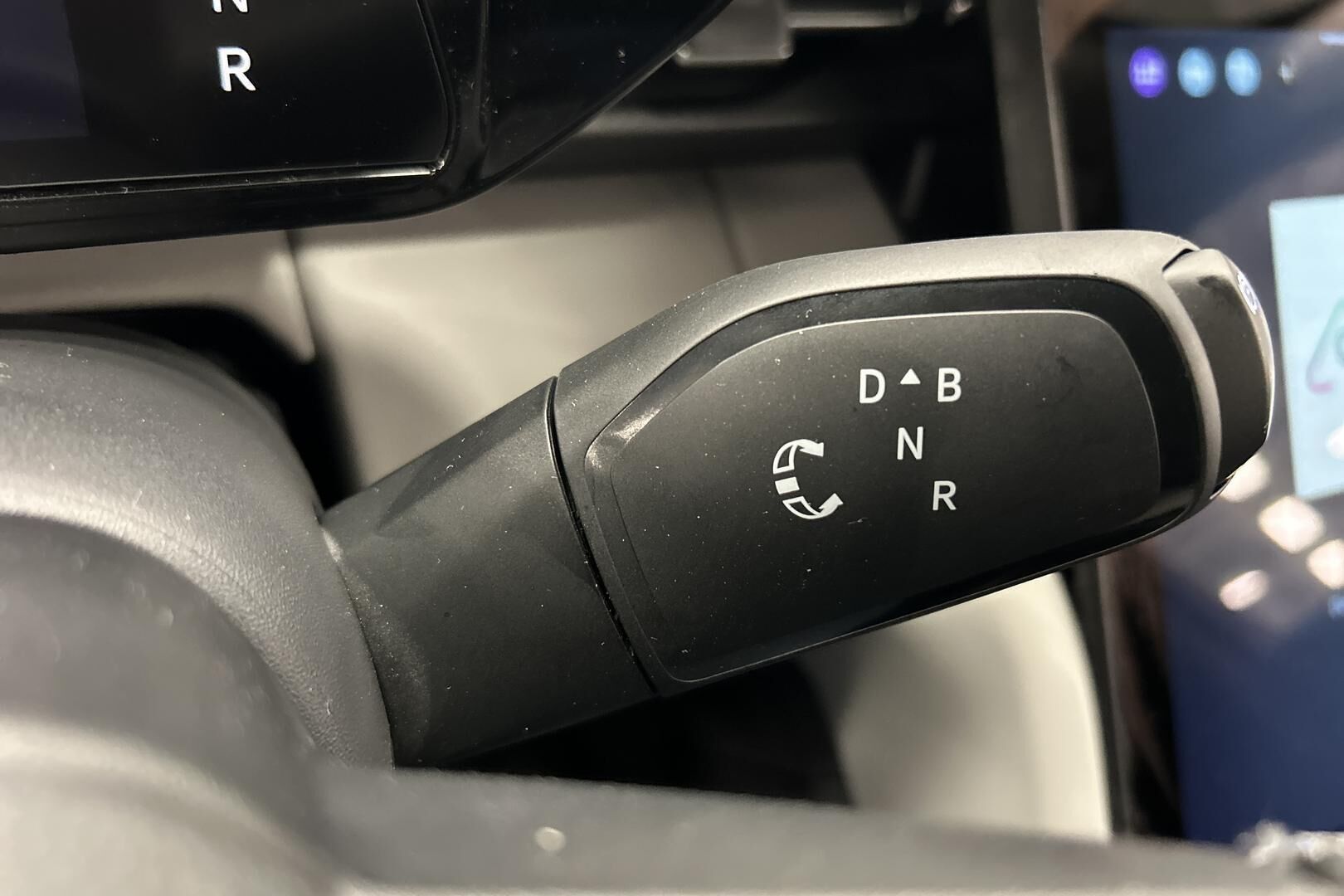 Ford Explorer iso kuva 12