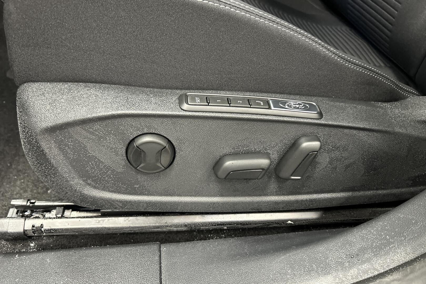 Ford Explorer iso kuva 14