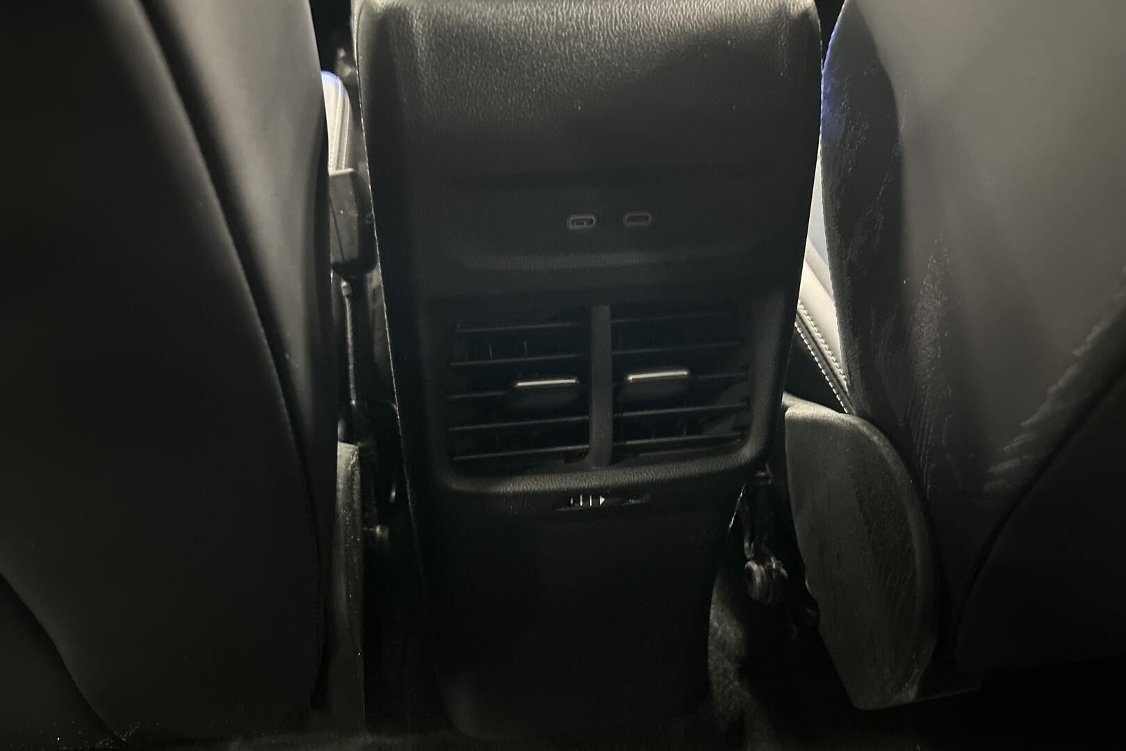 Ford Explorer iso kuva 15