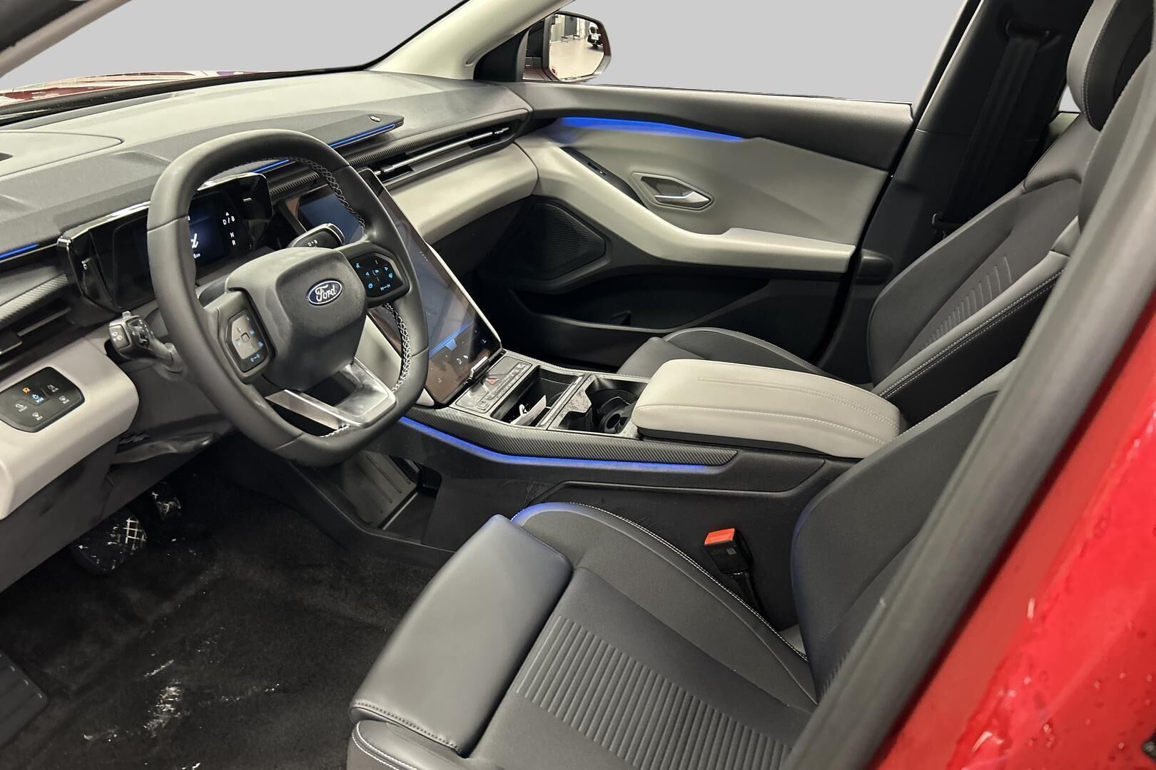 Ford Explorer iso kuva 5