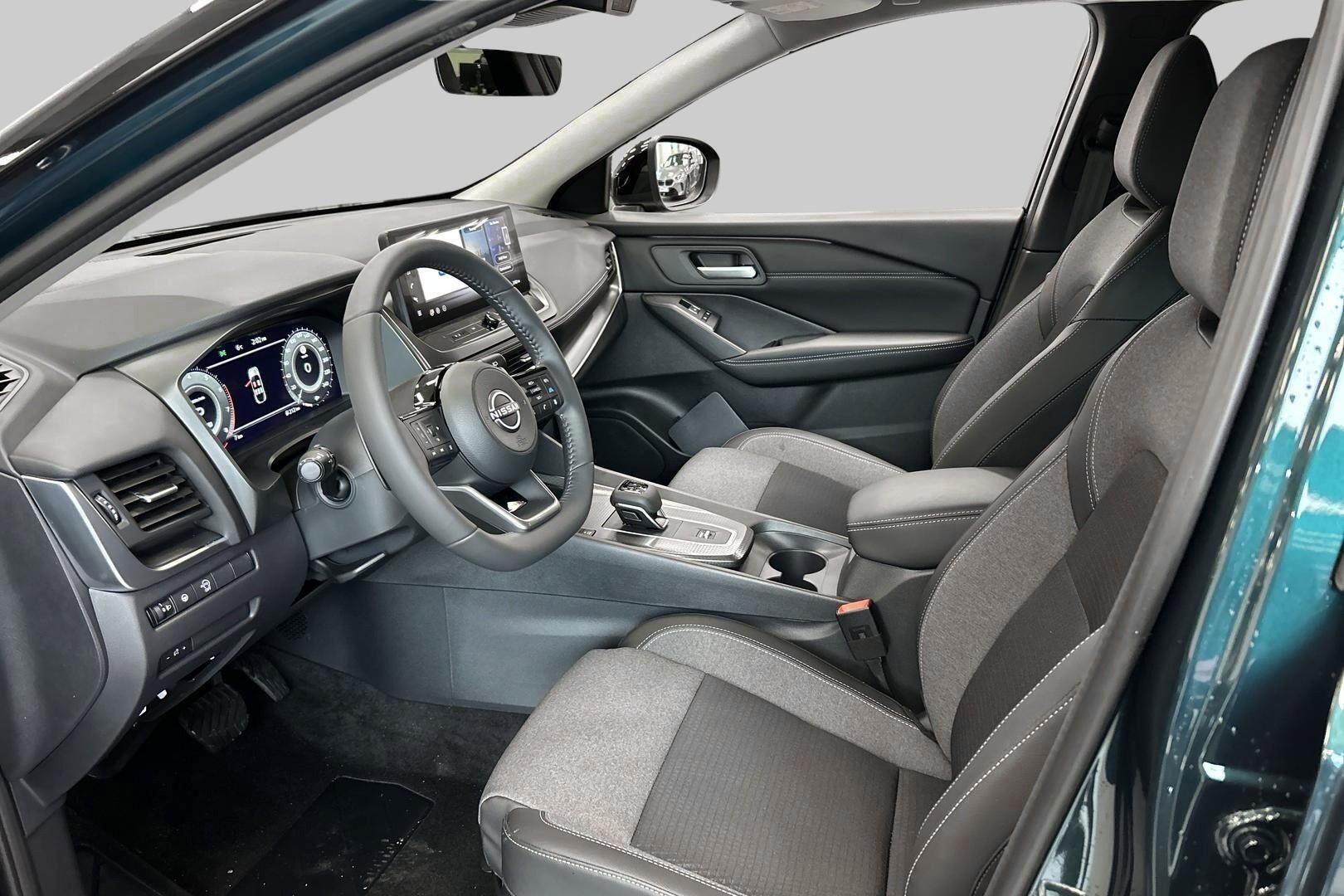 Nissan Qashqai iso kuva 8