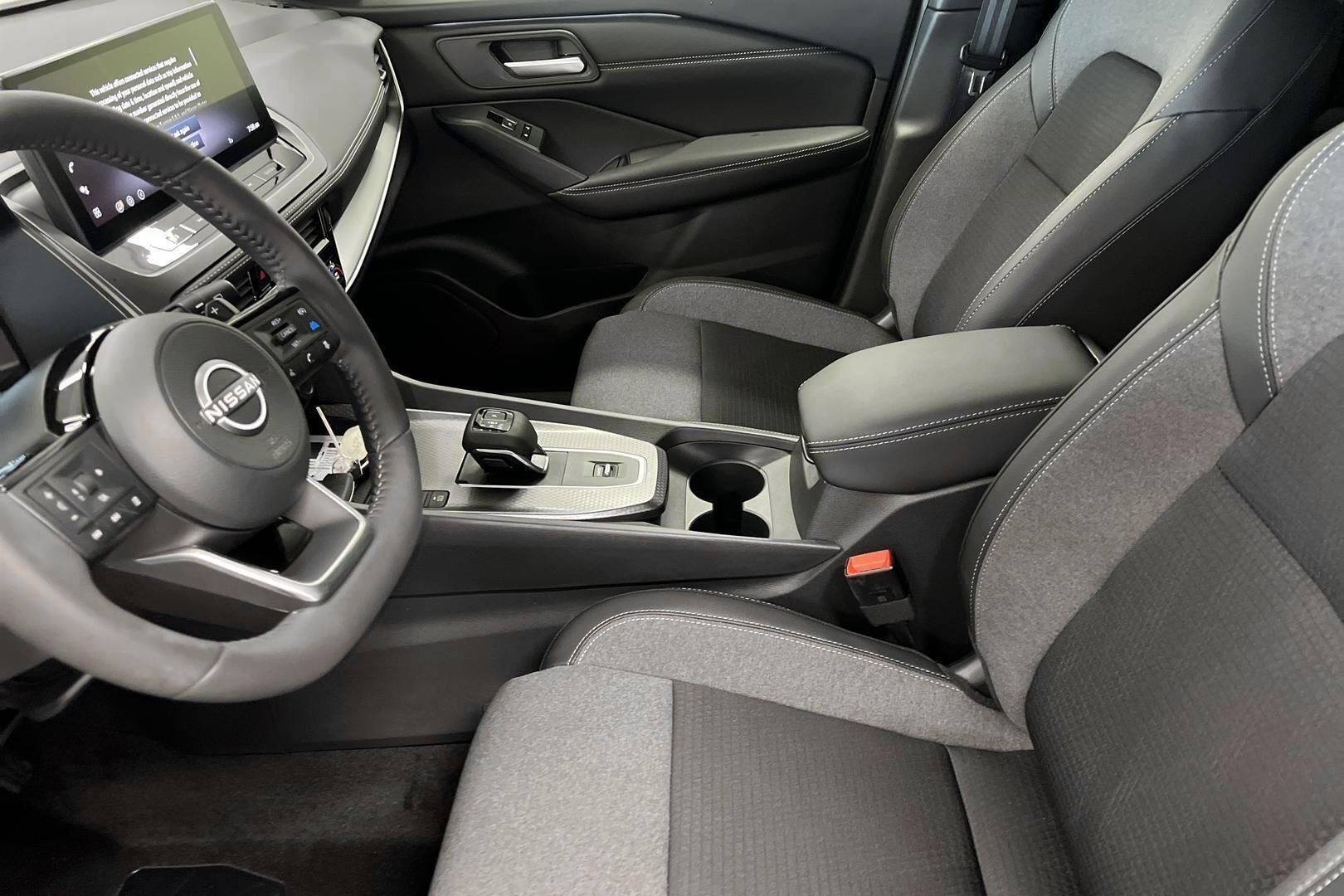 Nissan Qashqai iso kuva 8