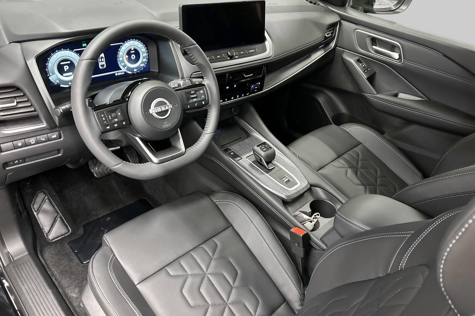 Nissan Qashqai iso kuva 8