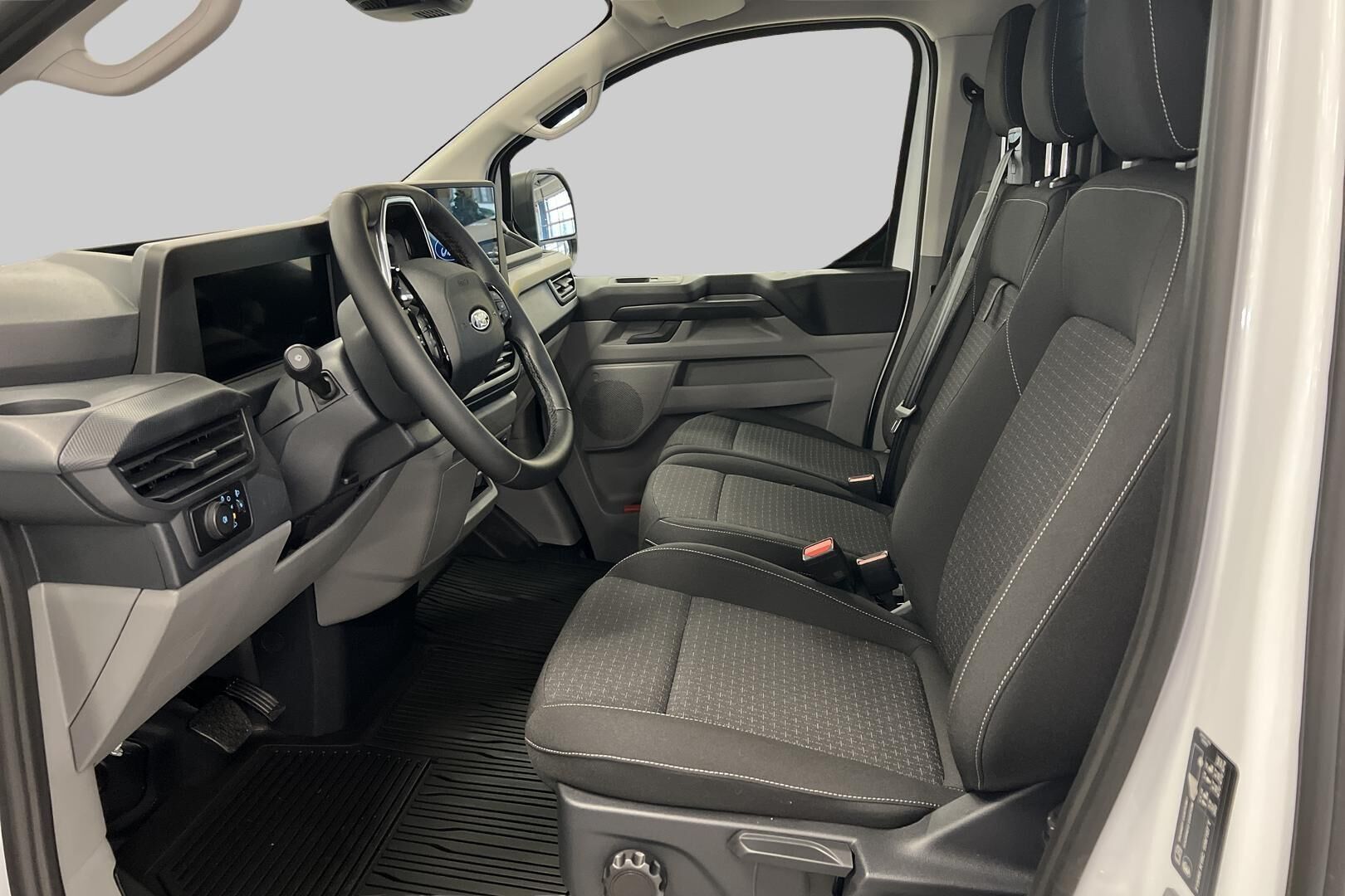 Ford Transit Custom iso kuva 4