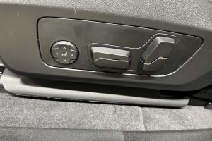 BMW iX2 esikatselu 19