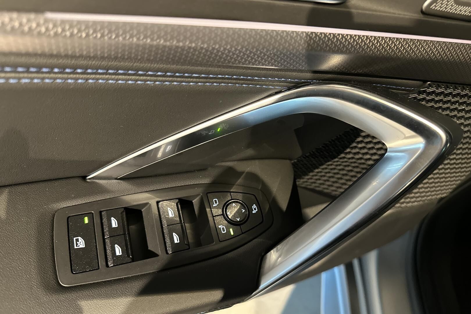 BMW iX2 iso kuva 21