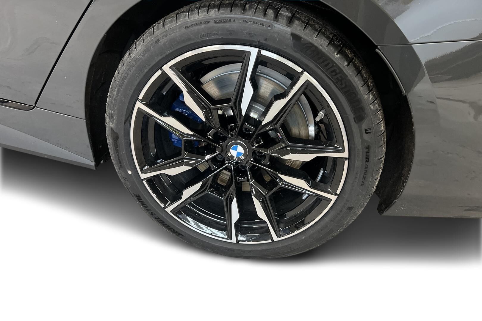 BMW i4 iso kuva 12