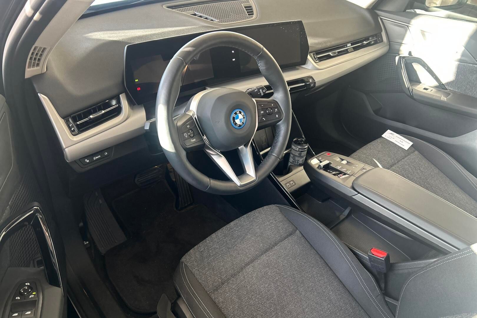 BMW iX1 iso kuva 1