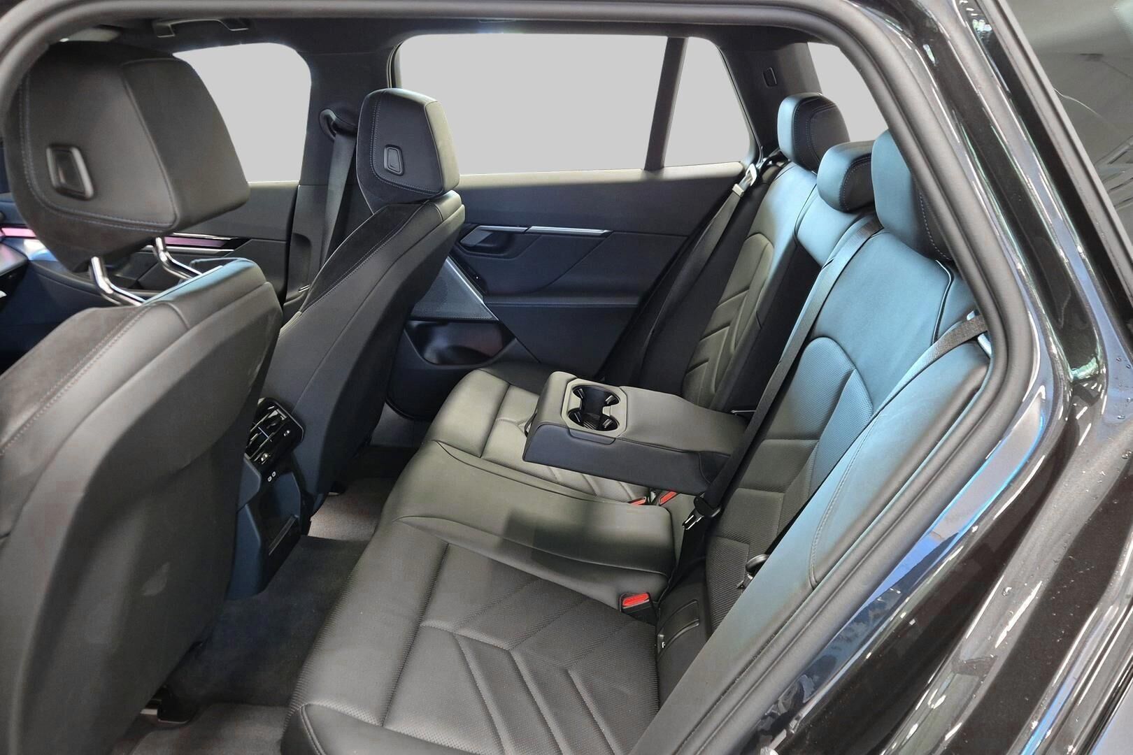 BMW I5 iso kuva 8