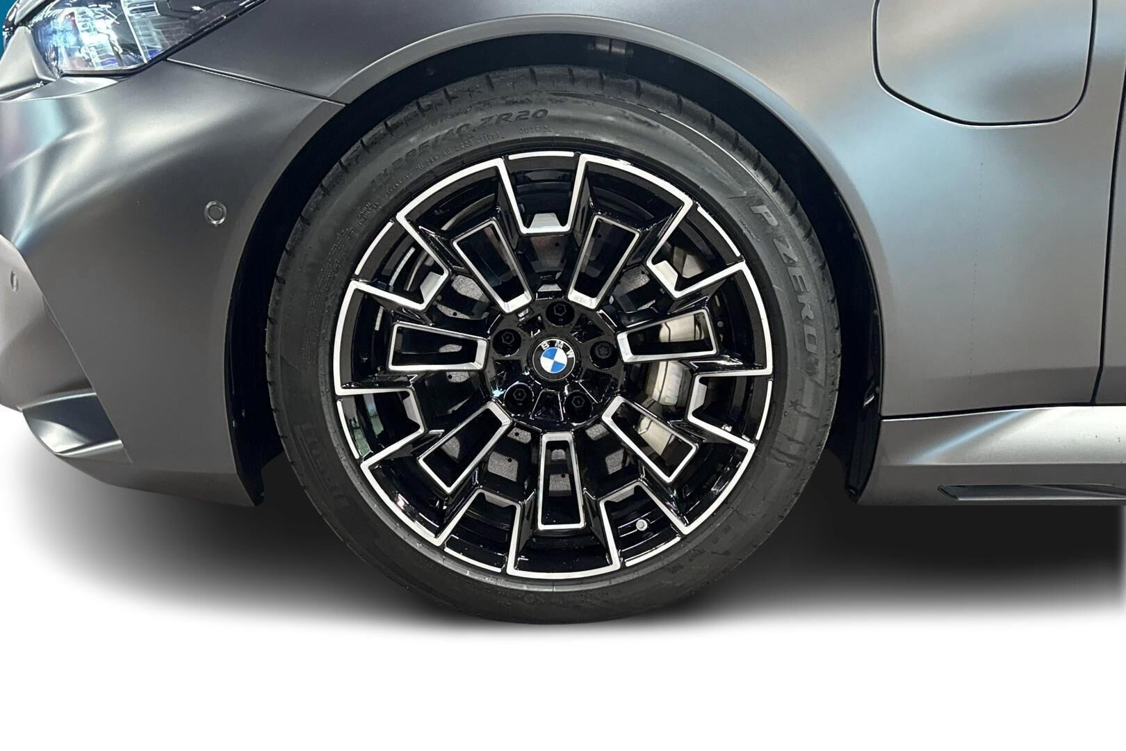 BMW M5 iso kuva 12