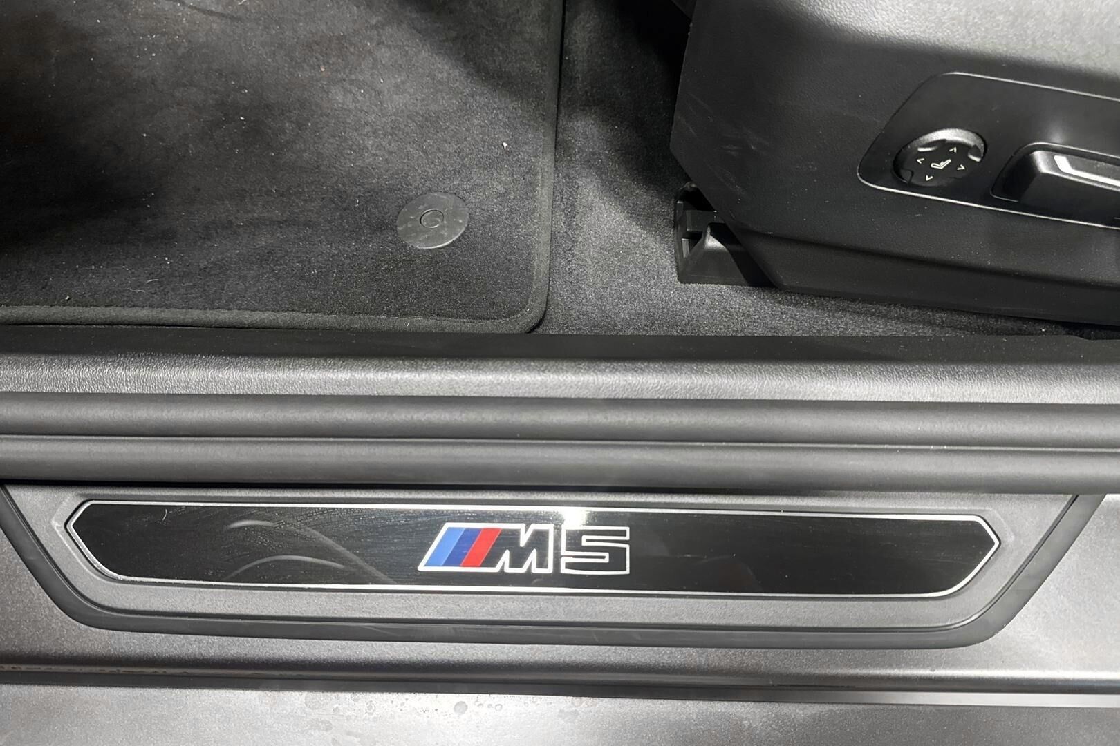 BMW M5 iso kuva 31