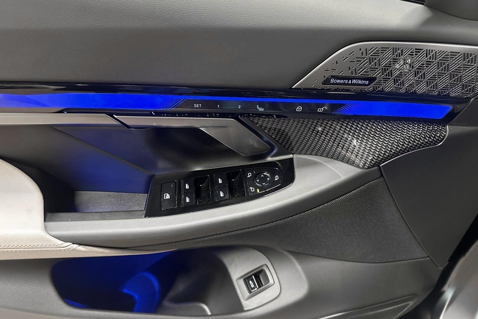 BMW M5 iso kuva 33