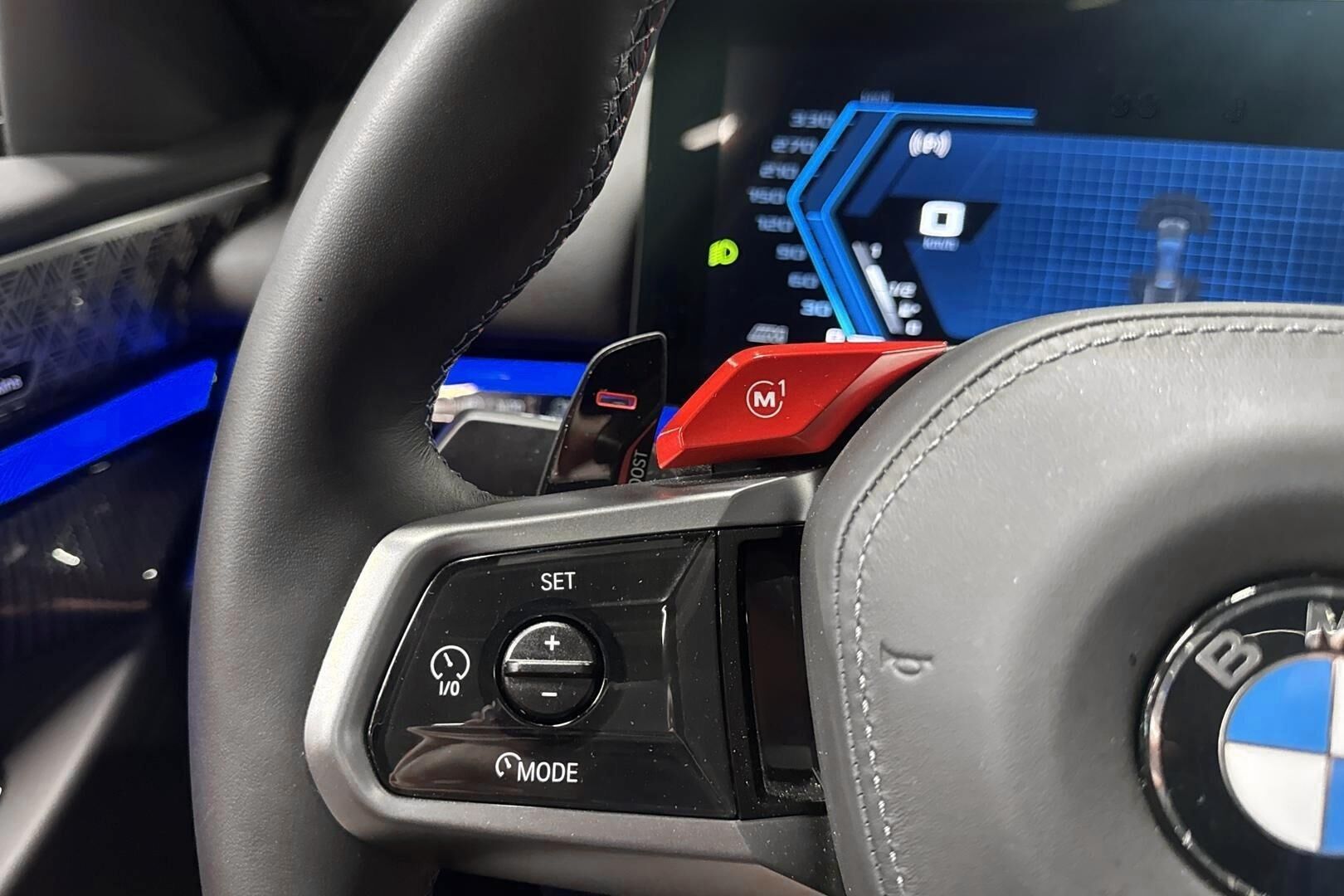 BMW M5 iso kuva 42