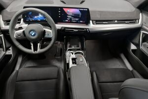 BMW iX1 esikatselu 10