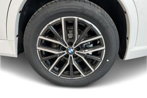 BMW iX1 esikatselu 12