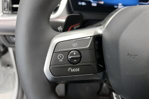 BMW iX1 esikatselu 18