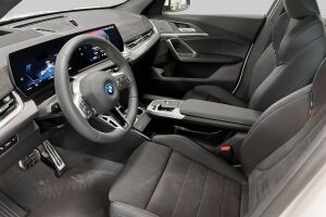 BMW iX1 esikatselu 8