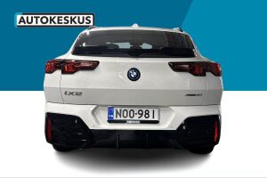 BMW iX2 esikatselu 5