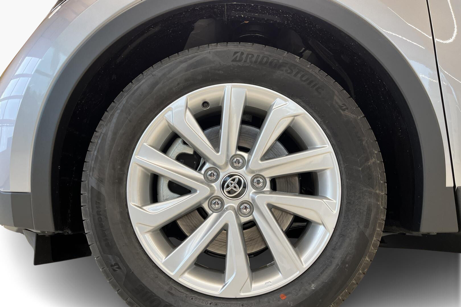 Toyota C-HR iso kuva 11