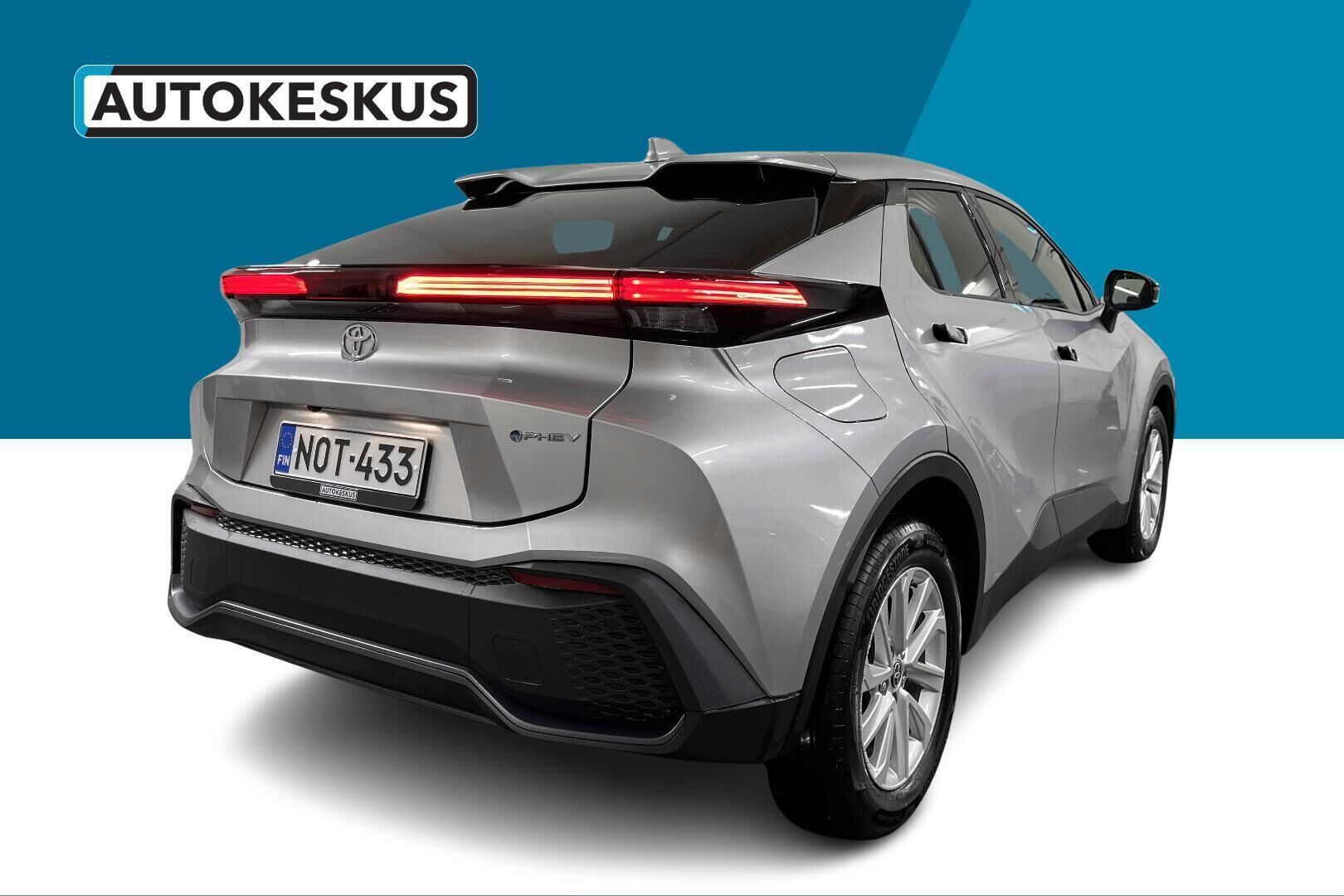 Toyota C-HR iso kuva 4