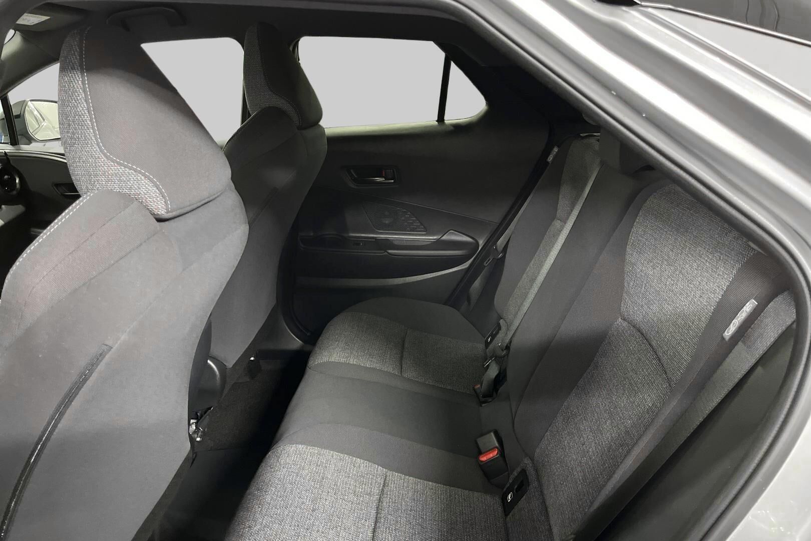 Toyota C-HR iso kuva 9