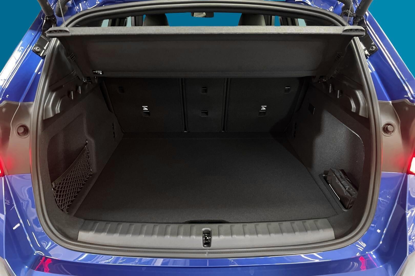 BMW iX1 iso kuva 17
