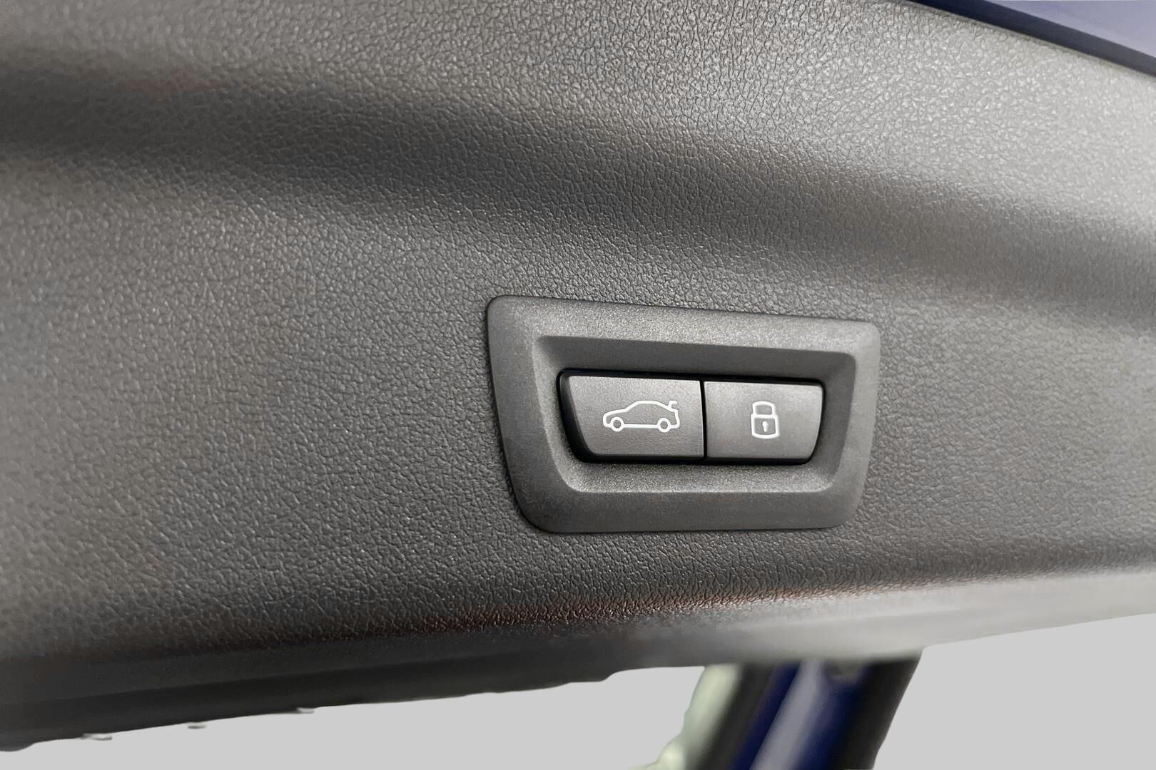 BMW iX1 iso kuva 10