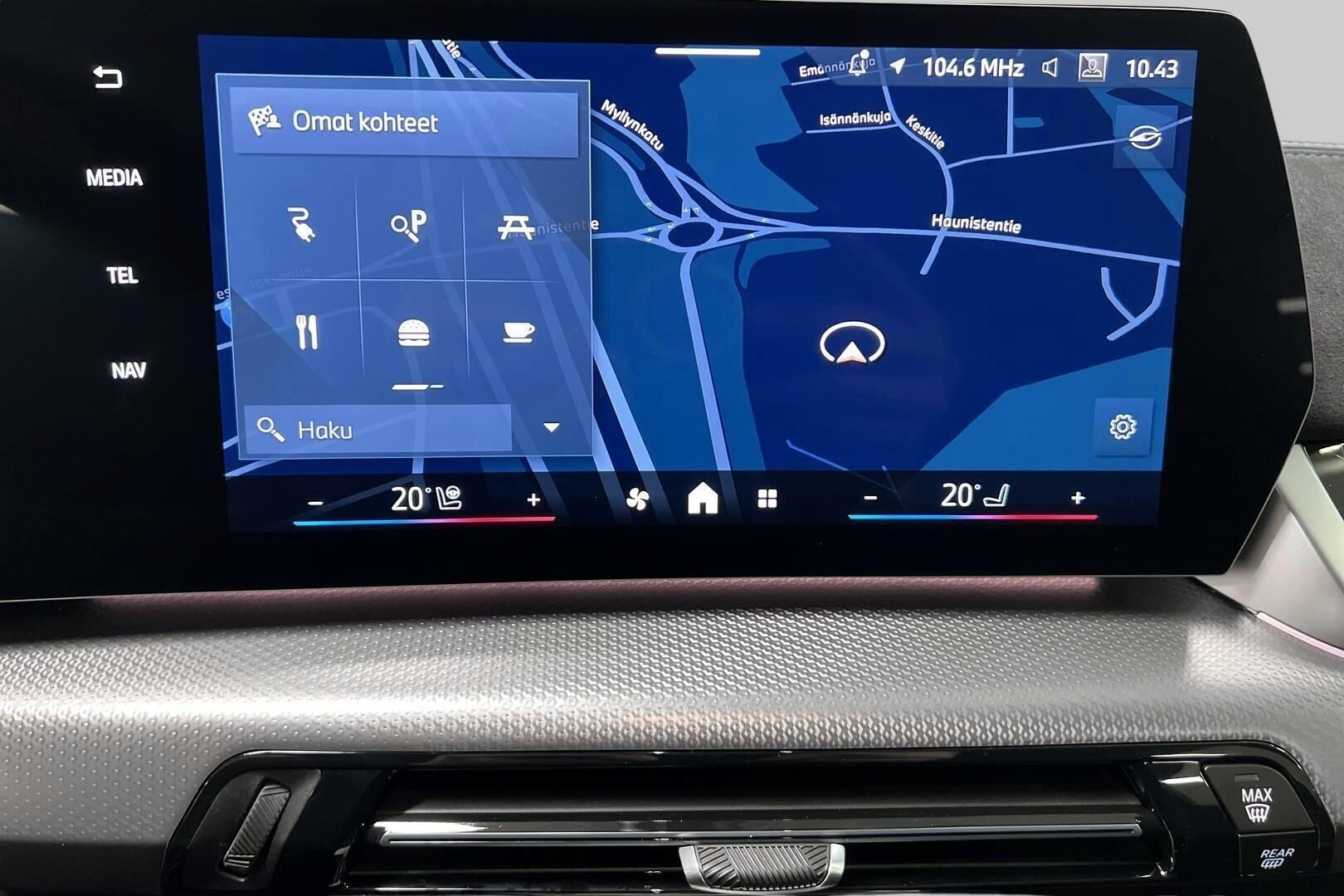 BMW iX1 iso kuva 24