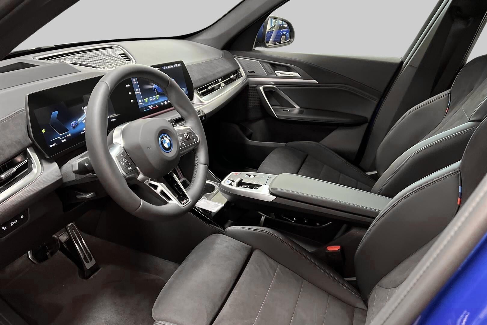 BMW iX1 iso kuva 5