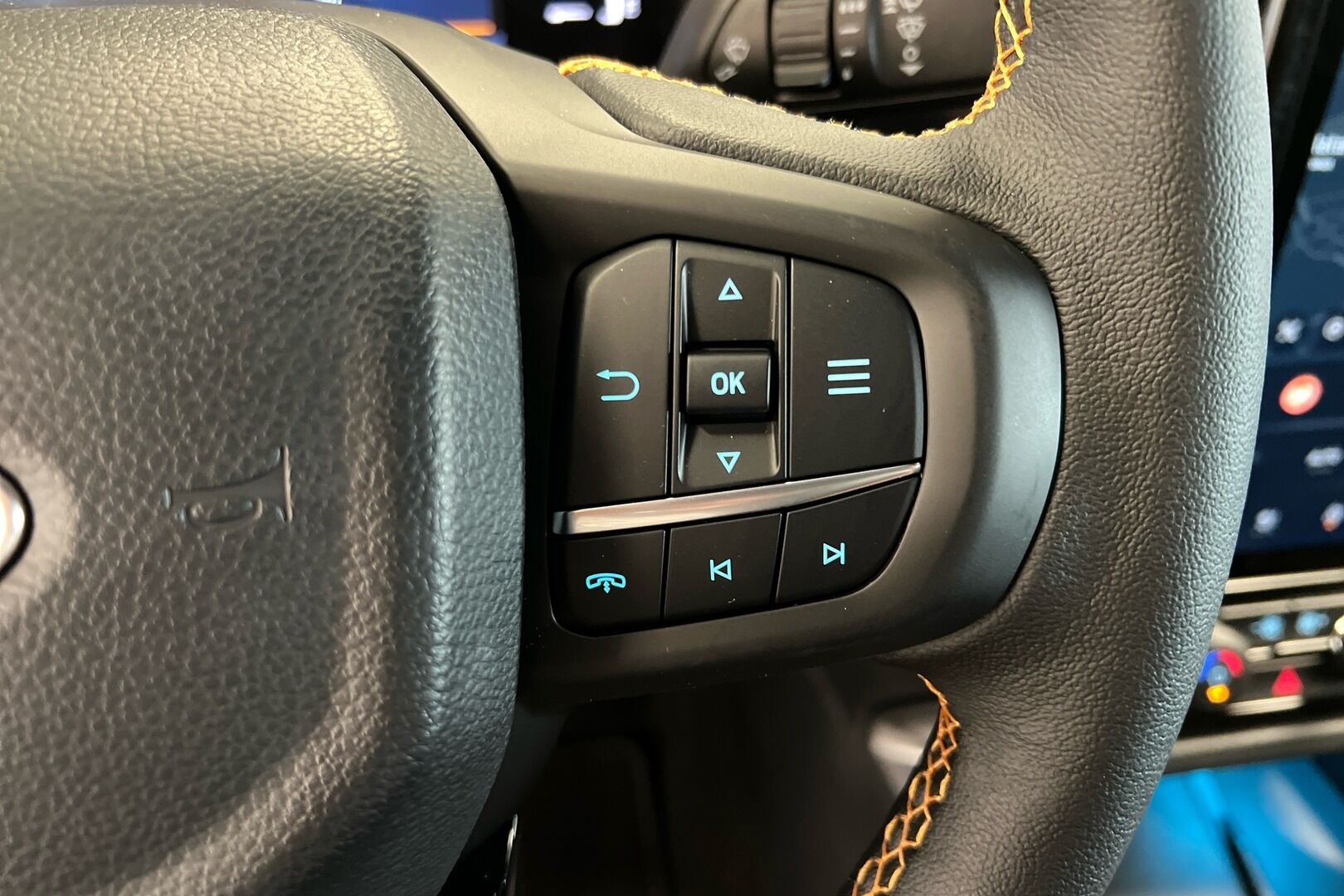 Ford Ranger iso kuva 16
