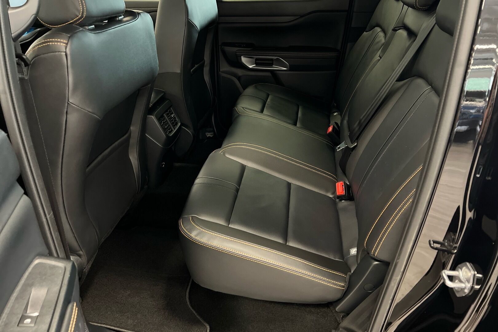 Ford Ranger iso kuva 8