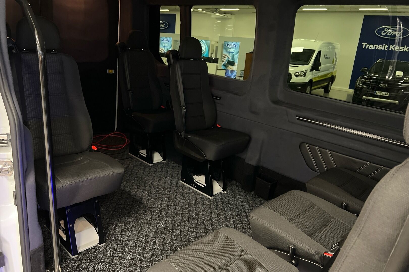 Ford Transit iso kuva 23