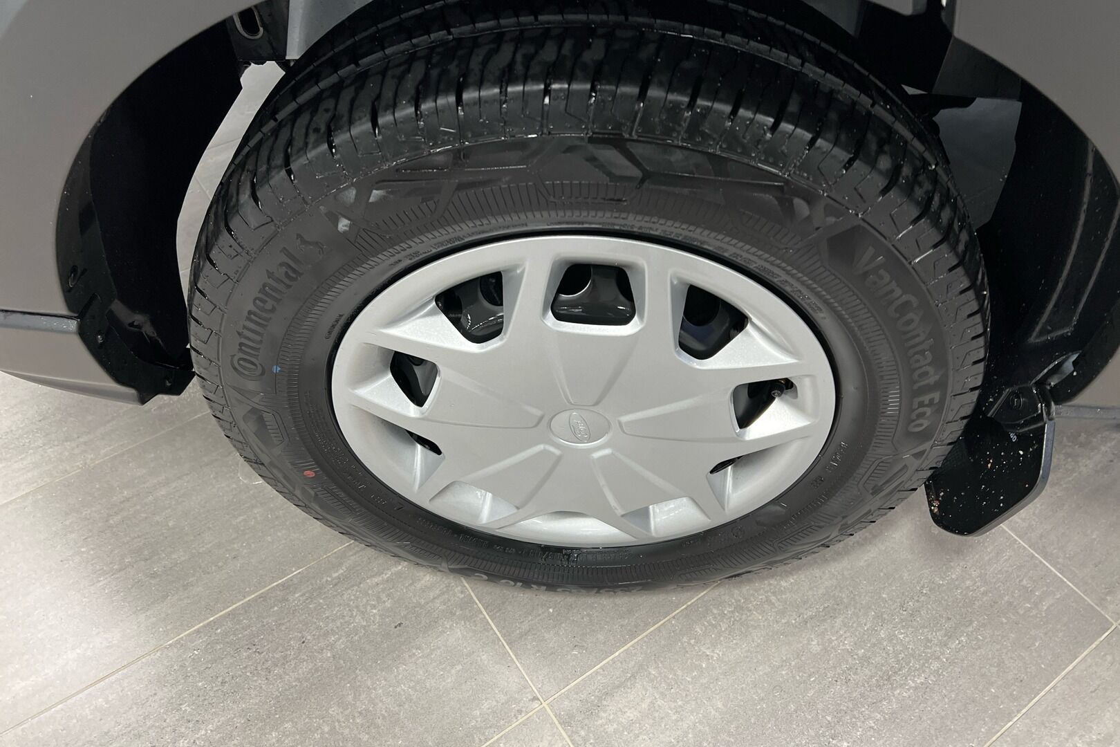 Ford Transit iso kuva 10