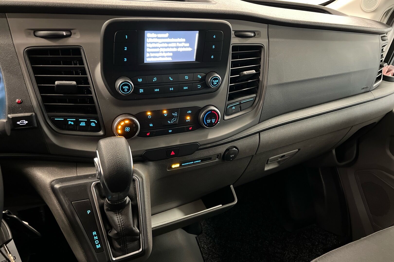 Ford Transit iso kuva 12