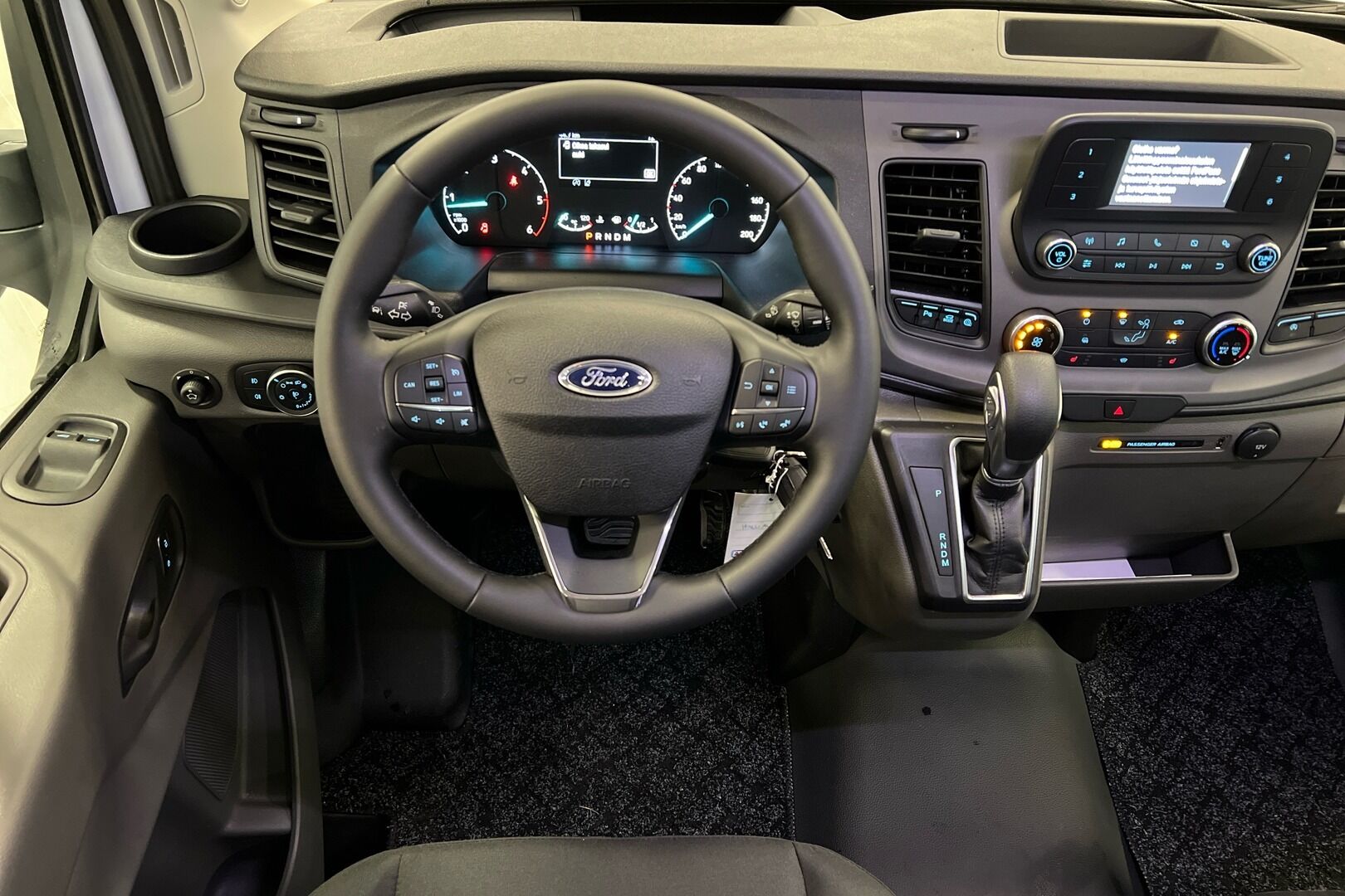 Ford Transit iso kuva 15