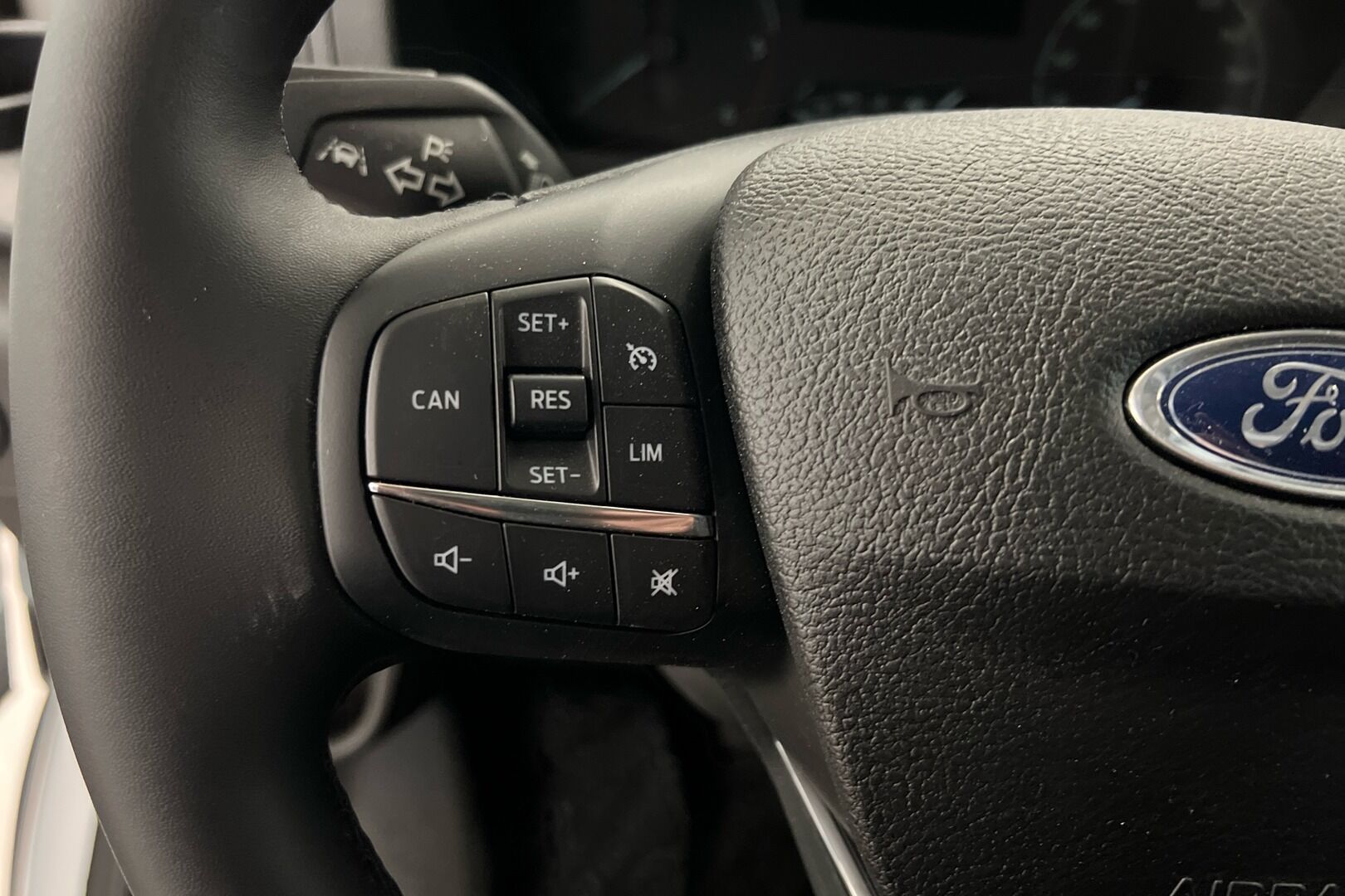 Ford Transit iso kuva 17