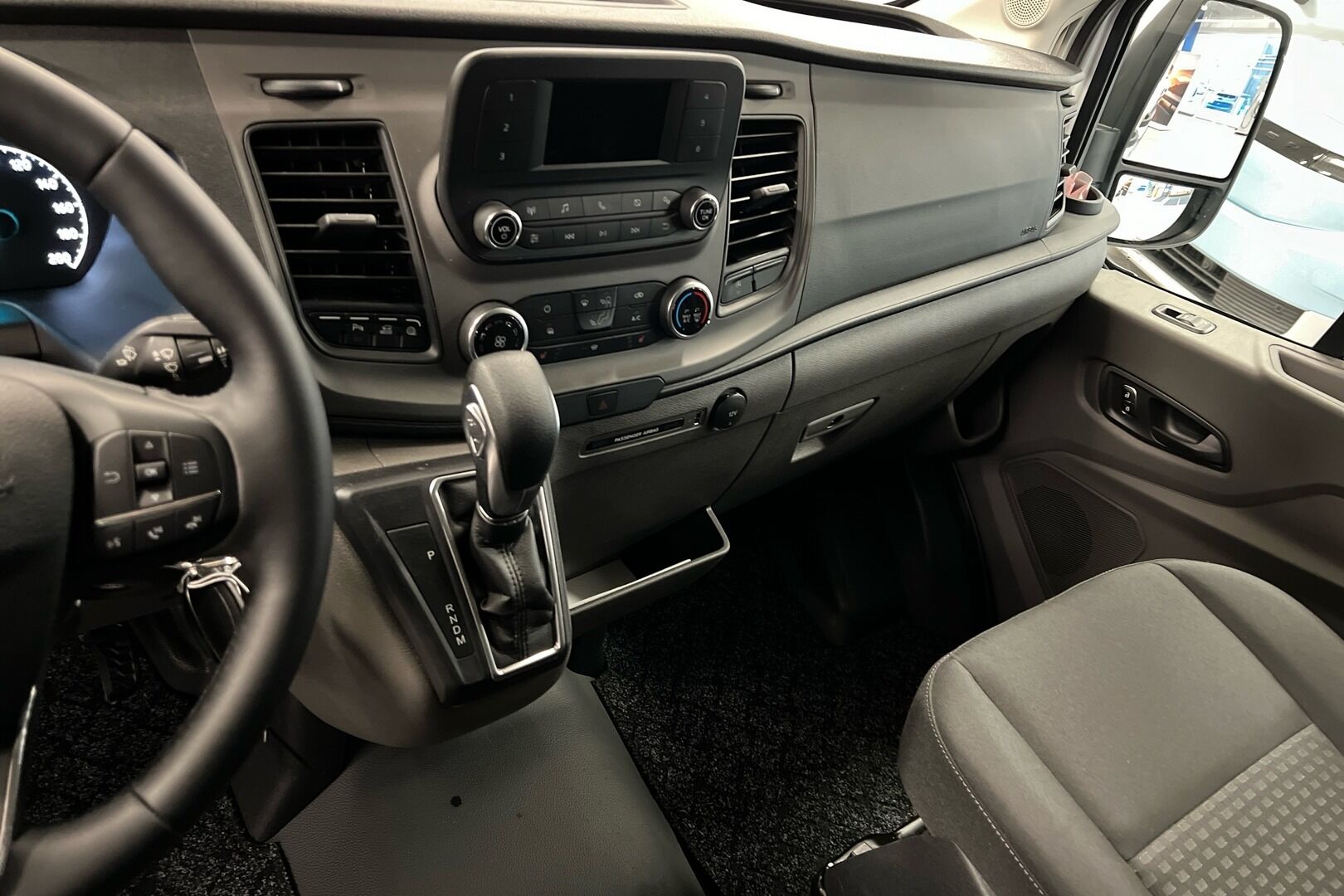 Ford Transit iso kuva 19