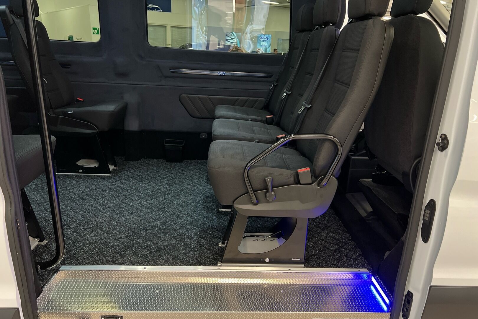 Ford Transit iso kuva 21