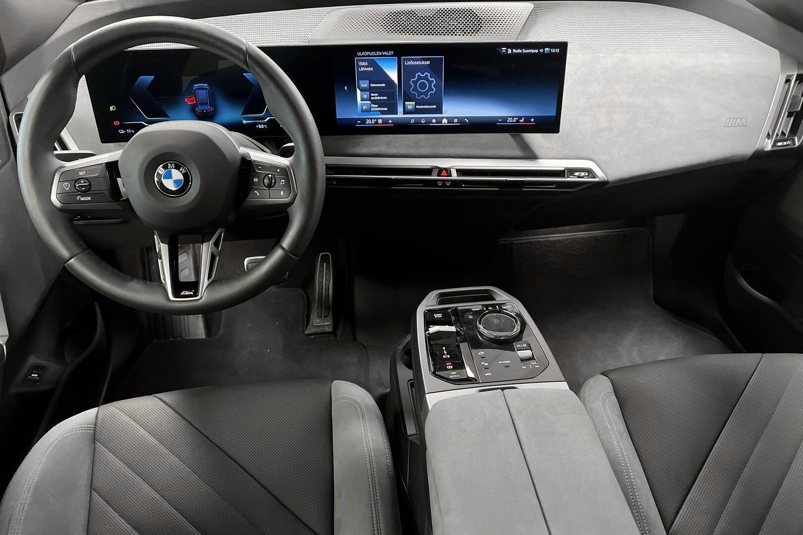 BMW iX iso kuva 17