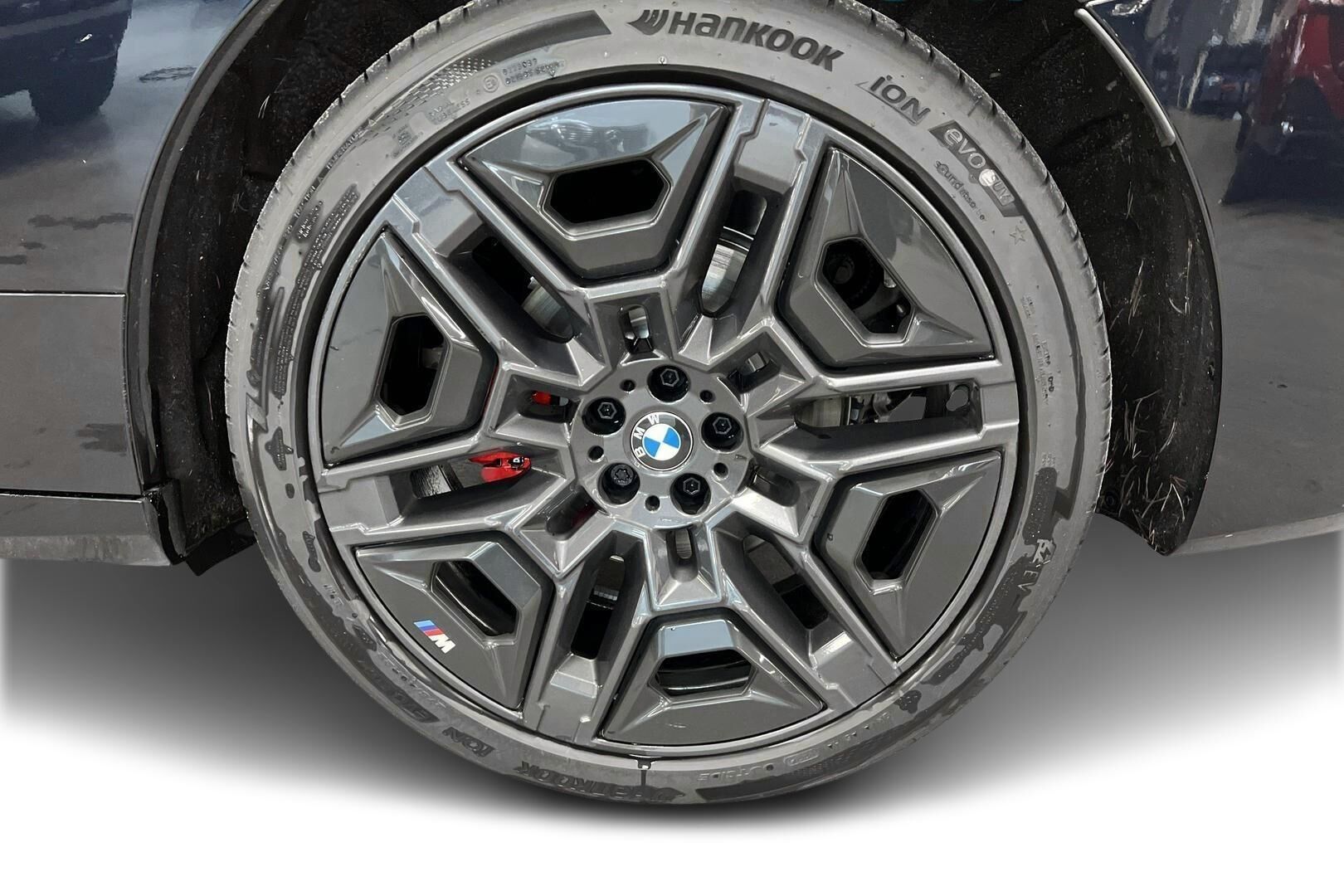 BMW iX iso kuva 18